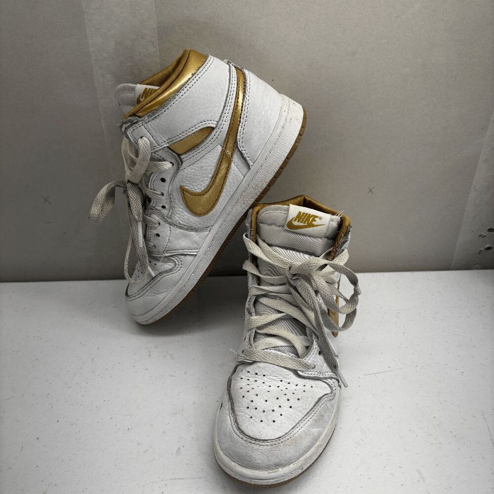 Nike Air Jordan 1 Retro White Metallic Gold Light Brown FD2597-107 Size 2.5Y